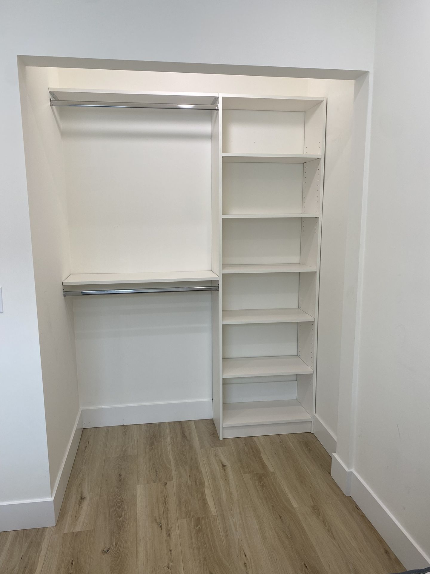 Closet Shelf’s Rods Organizer