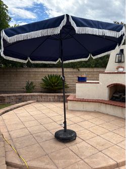 Fringe outdoor shade umbrella with weighted base