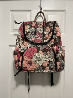 VERA BRADLEY FULL SIZE BACKPACK.  VERY LIGHTLY USED.  GREAT CONDITION.