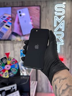 Apple iPhone SE 2020 128 GB - Black (Unlocked) + Warranty