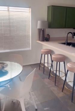 4 Counter Stools With Changeable Covers 