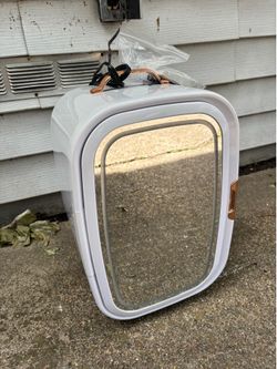 Portable mini fridge for bedroom, skincare,drinks Dorm&car