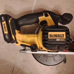 Dewalt Saw  20v XR 6 1/2 In Circular 