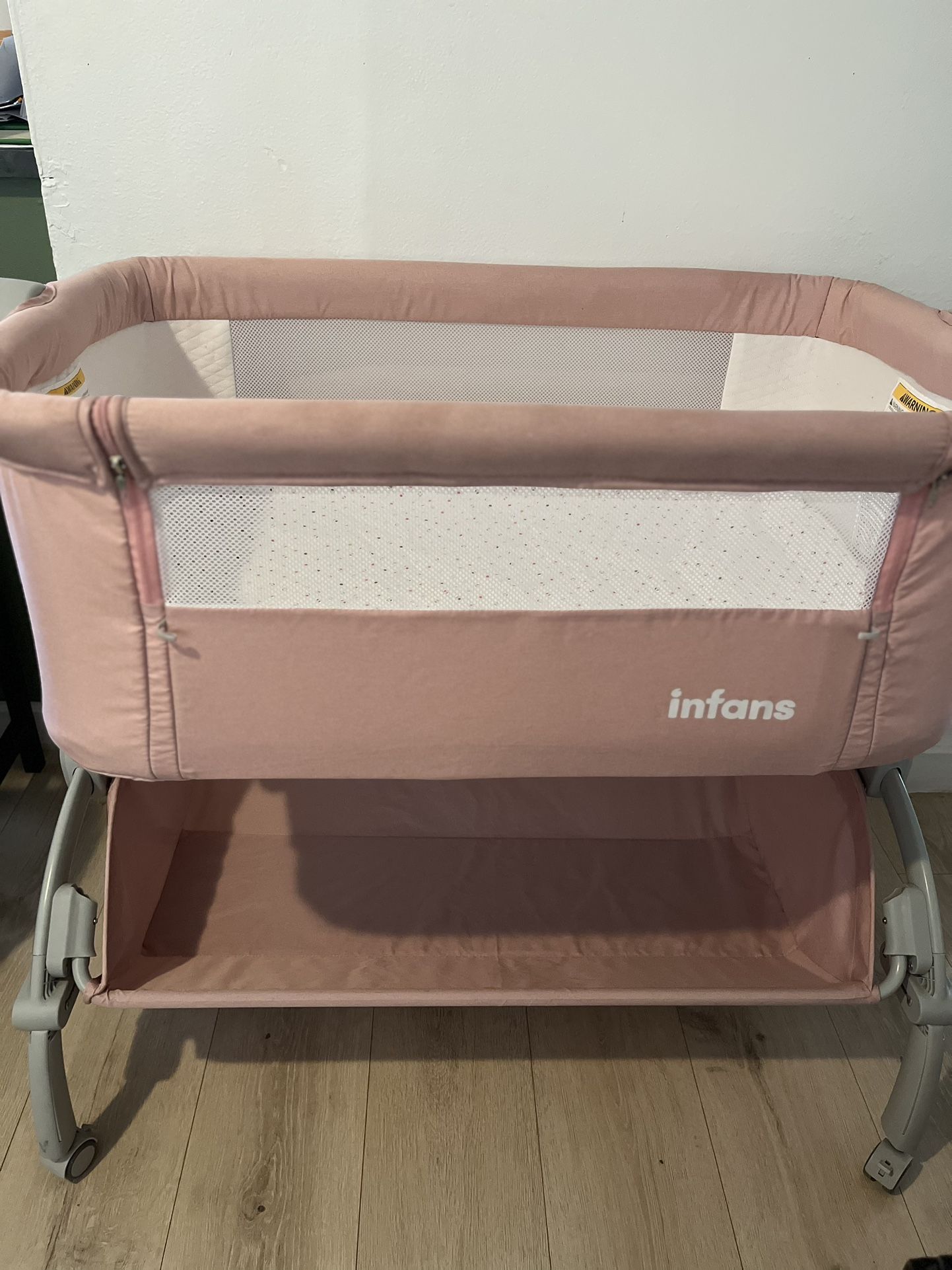 Baby Bassinet Like New