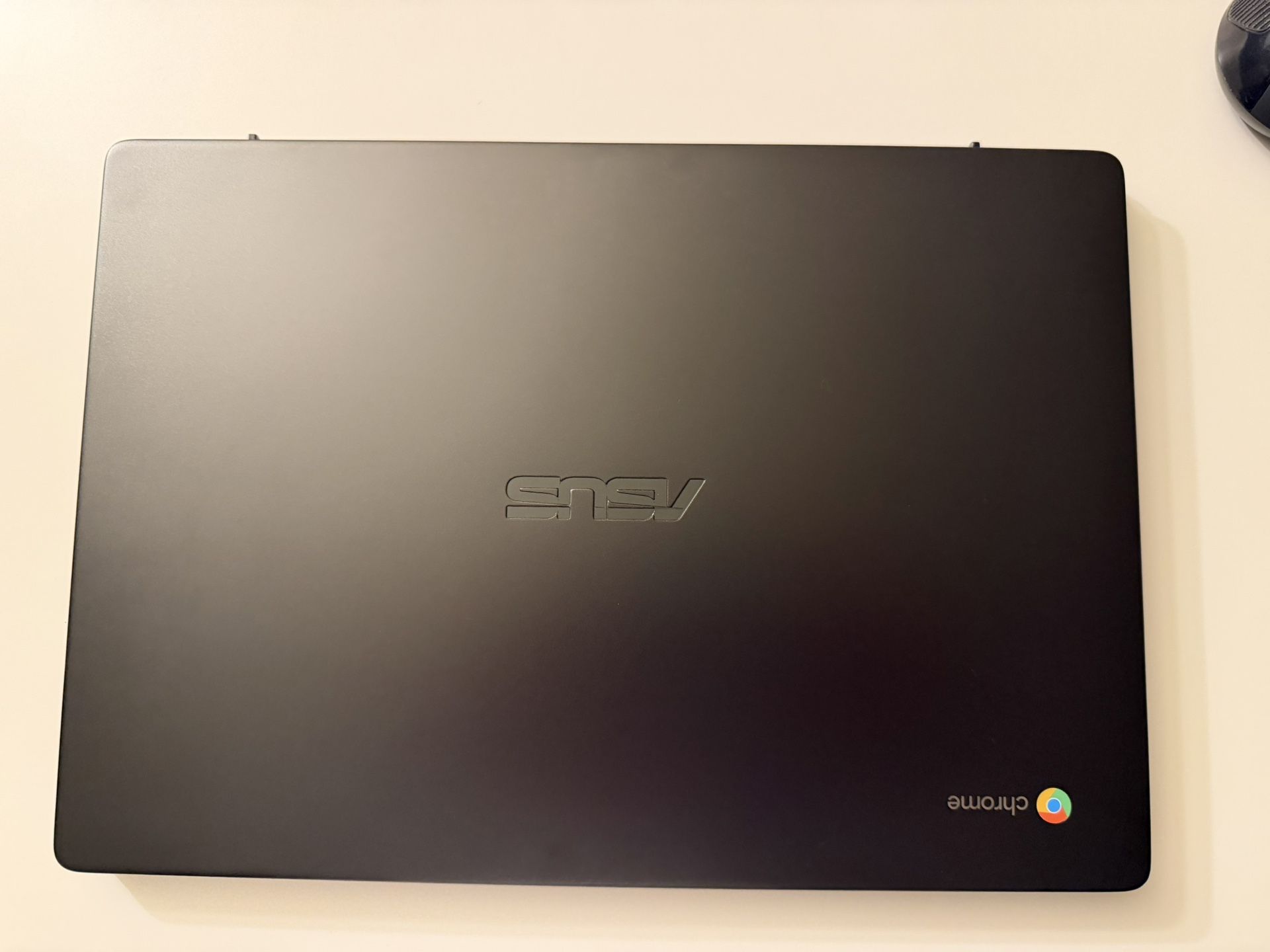 ASUS Chromebook C423N Clamshell Laptop