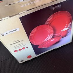 NEW Le Creuset 16-Piece Stoneware Dinnerware Set