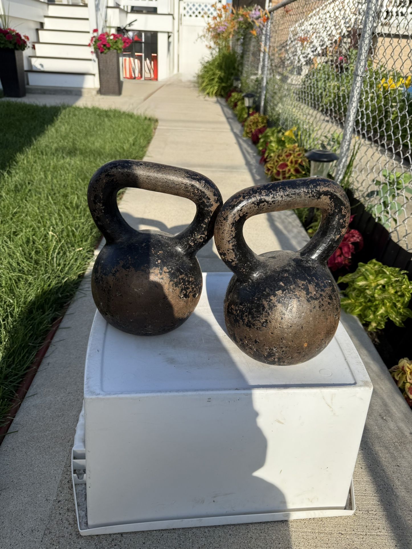 Set Of Two 60 Lbs  Power Systems Keattle Bells. $120.00 Or Best Offer.