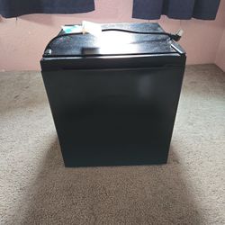 Hisense  mini fridge