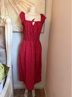 Women’s small dress runs bigger