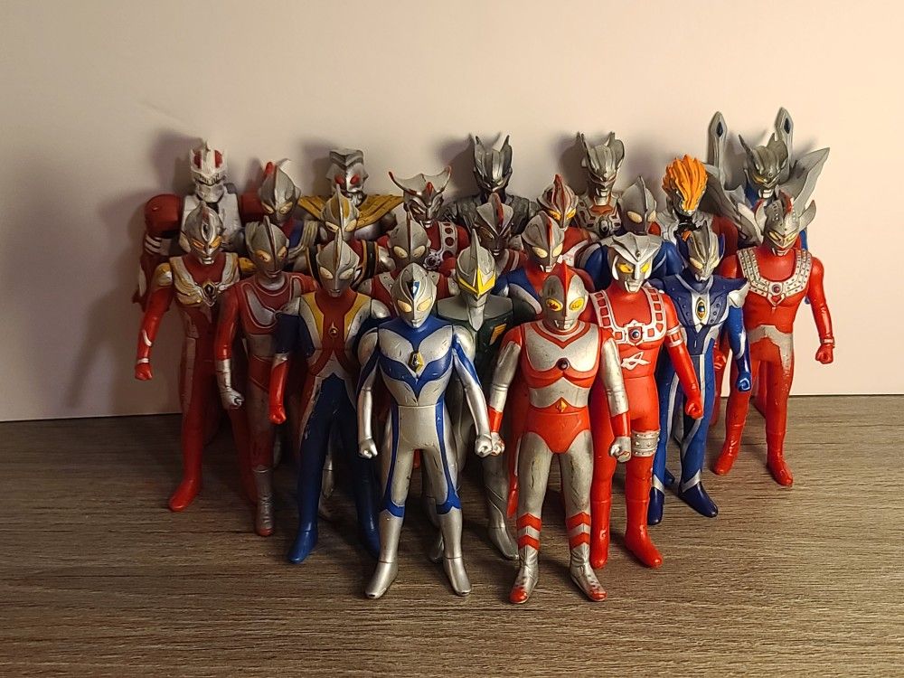 Bandai Ultraman Soft Vinyl Toys Lot Of 23 Figures