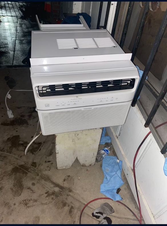 Ac Unit In Perfect Condition Give Best Offer