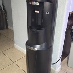 Water dispencer hot and cold