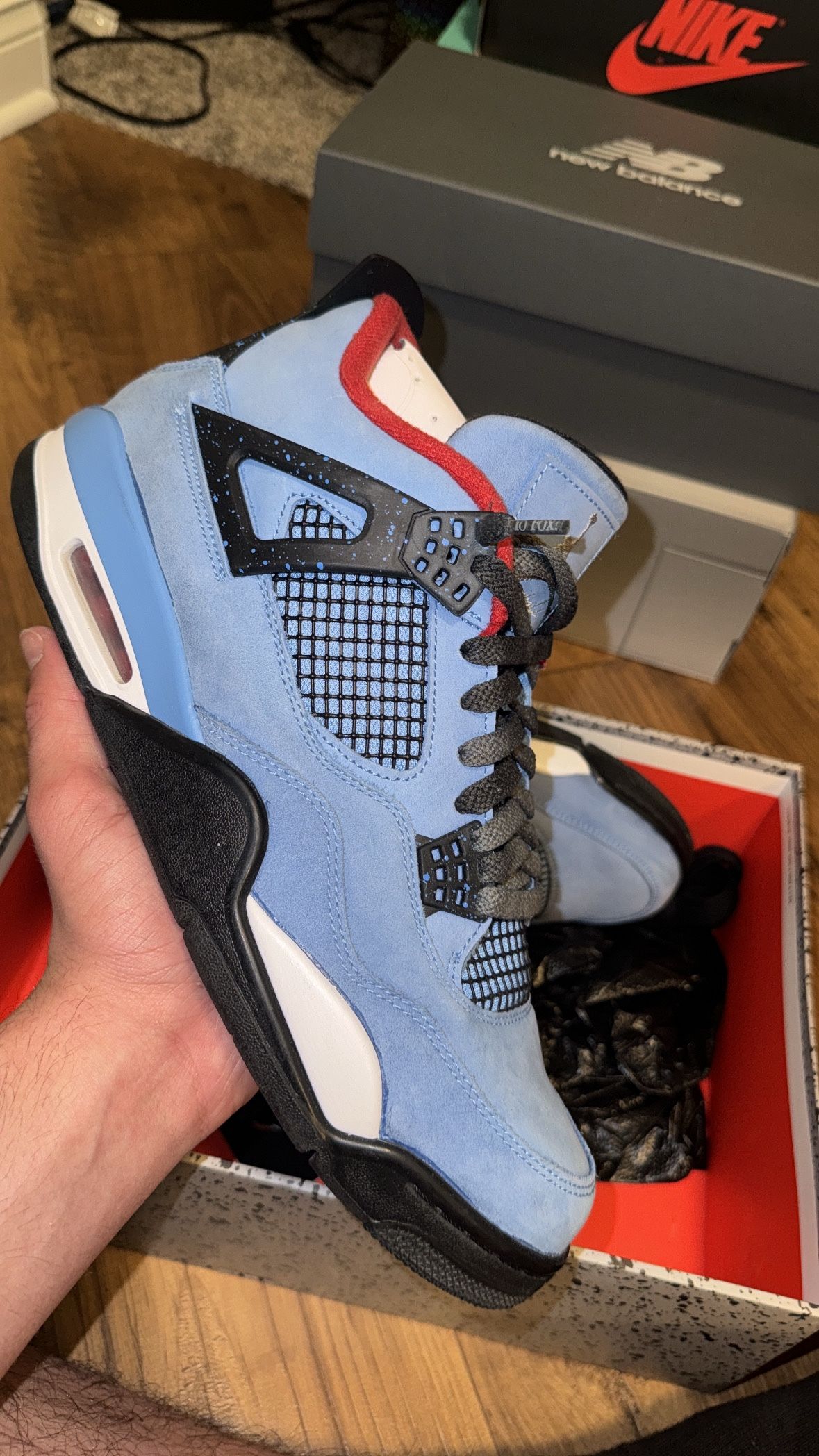 Jordan 4 Travis Scott