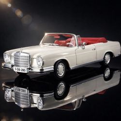 Maisto 1966 Mercedes-Benz 280SE Convertible 1:18 Diecast Special Edition Vintage