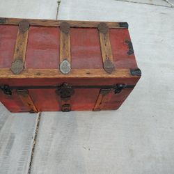 1920s Chest