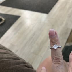 Size 7   .925 Silver  W/ Zircon Ring 