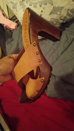 Woman's shoes