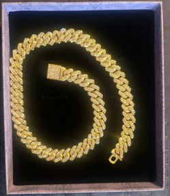 Gold tone chain