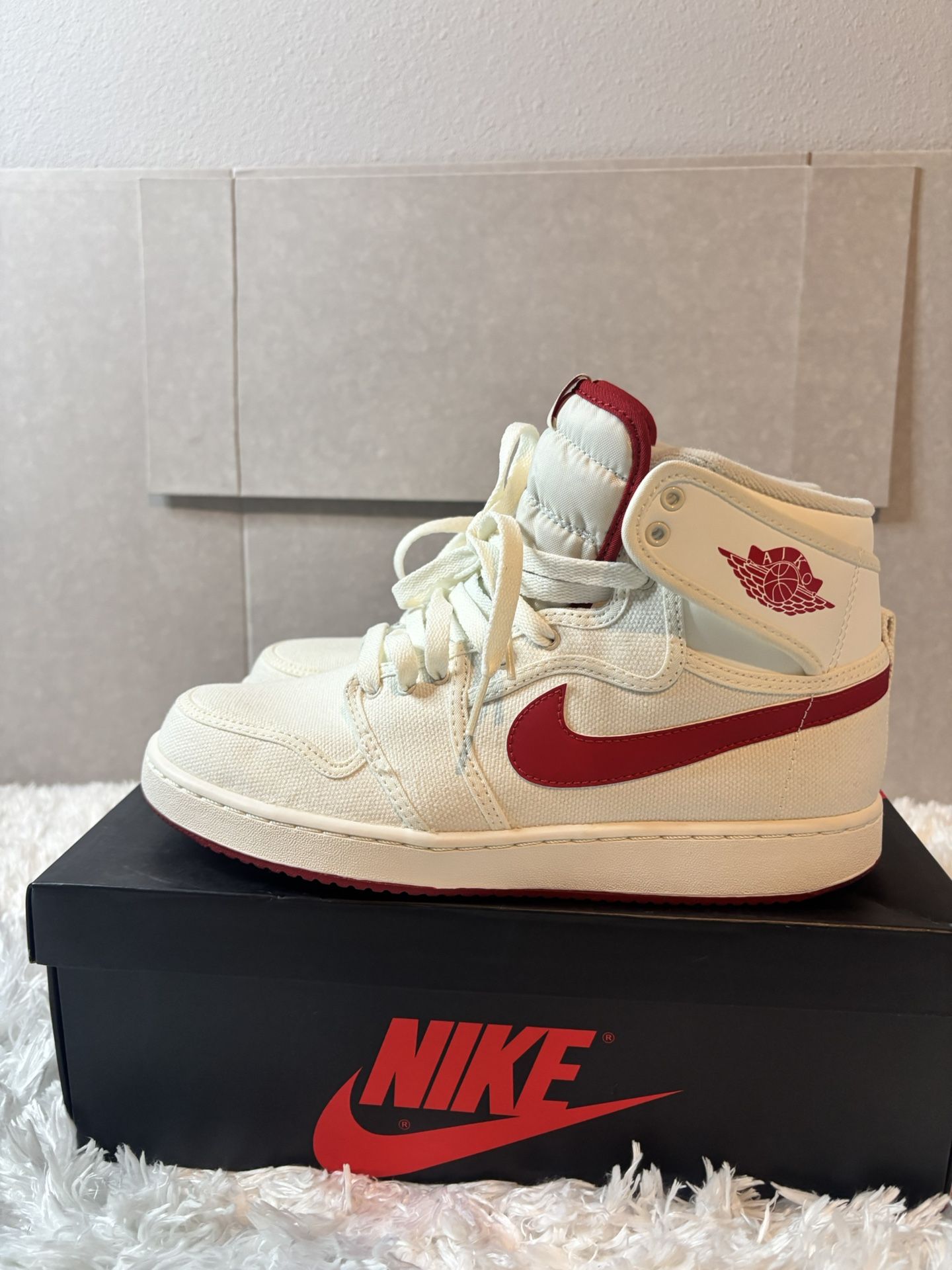 Size 8- NIKE JORDAN 1 Retro KO SAIL
