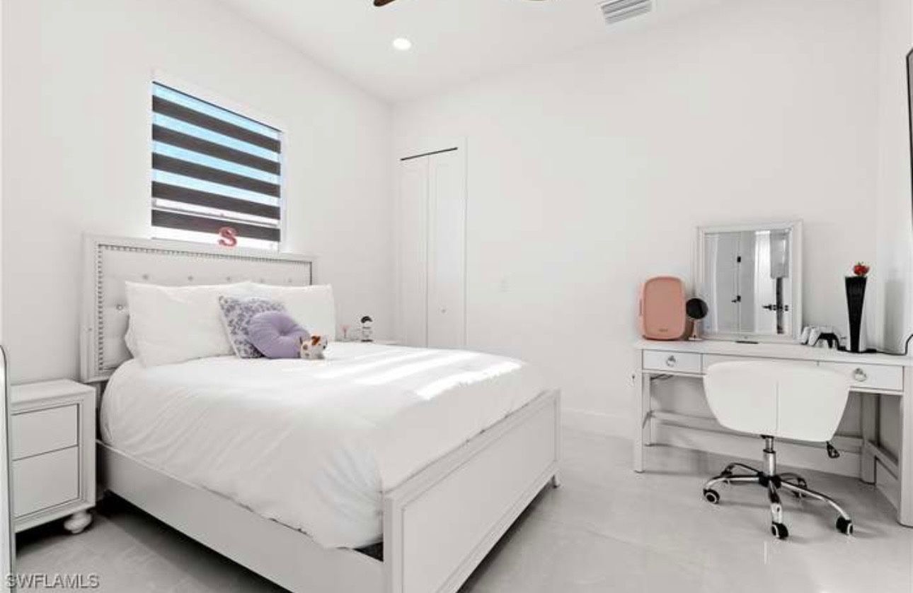 Full Bedroom Set  And Vanity With Chair 