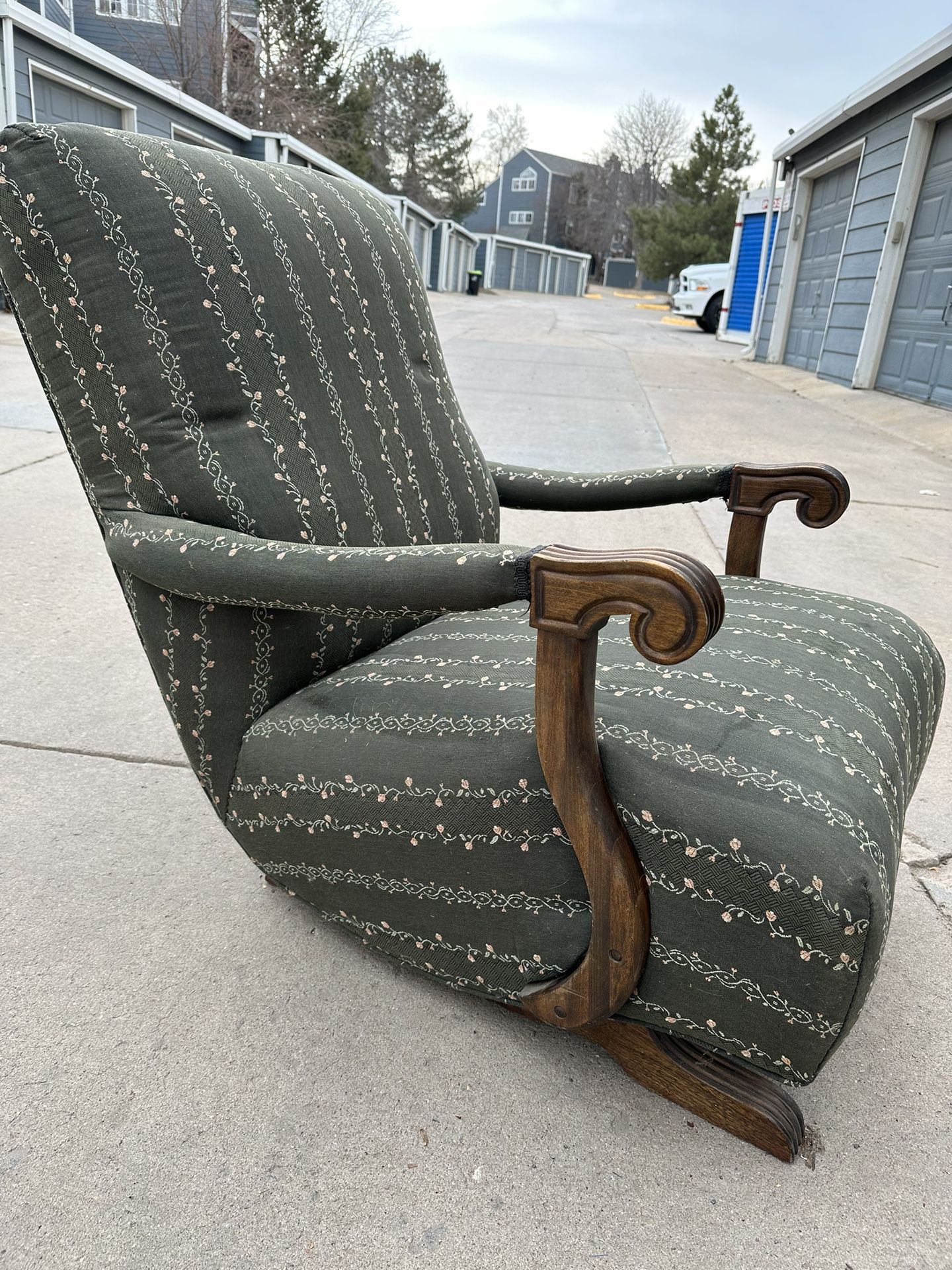 Vintage Rocking Chair 