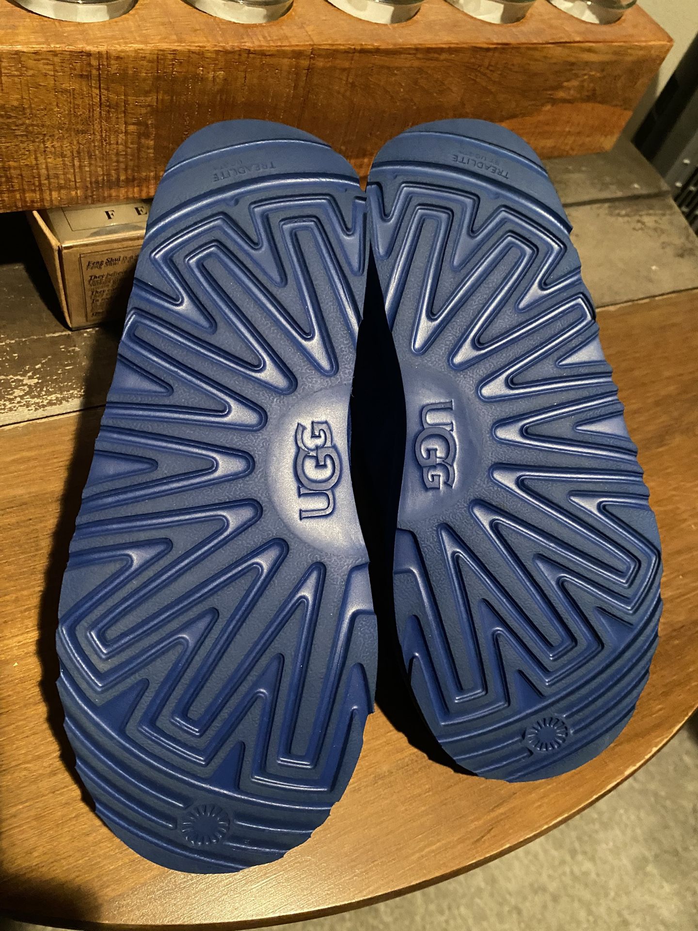 Kid Youth Size 6, Women’s 7.5-8 Short, Uggs