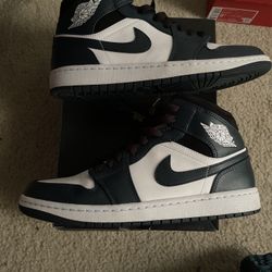 Jordan 1 Mid