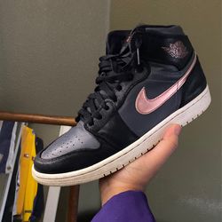 Rose Gold AJ1 Mid Sz11 $80