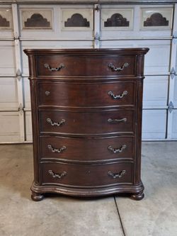 Dark Wood 5-Drawer Chest Dresser