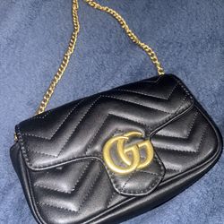 GG black purse
