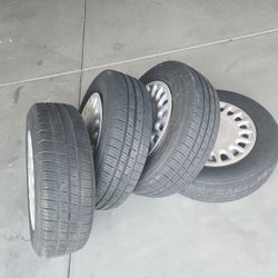 4 Michelin Tires Excellent Condition Size 175/70R13 4 Hole Pattern 