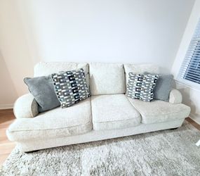 Ashley Furniture 3-Seater Sofa / Couch + 4 Pillows Included