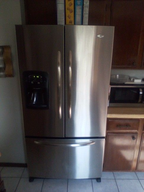 MAYTAG Refrigerator With Bottom Freezer And A Water Refiller