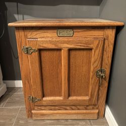 End table/ Ice box style