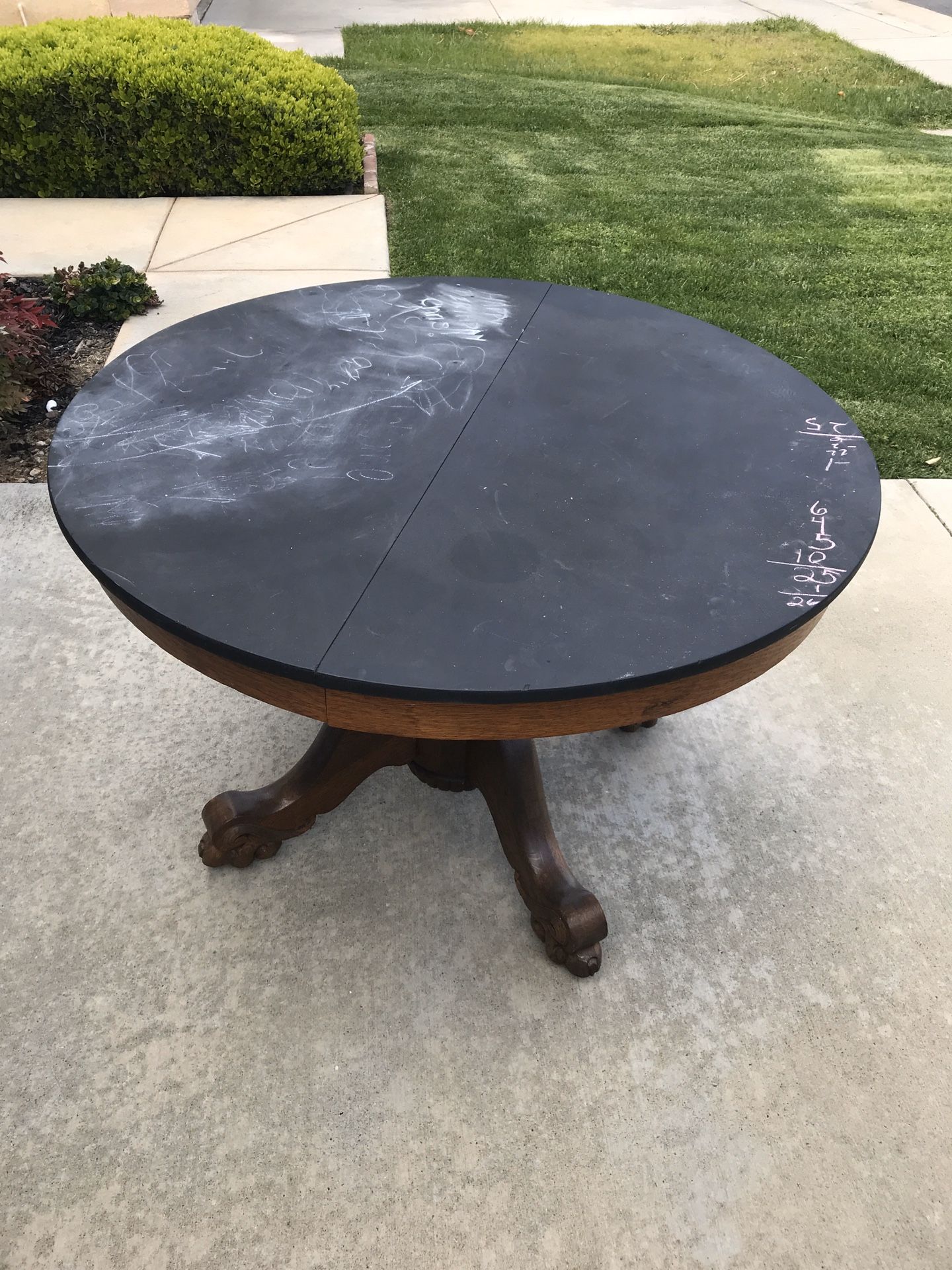 Free chalk board round table