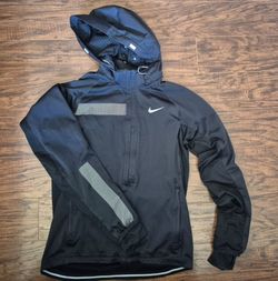NIKE Shield Max Running Jacket Size Small