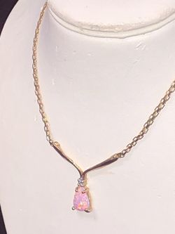 14 K GOLD OPAL NECKLACE