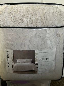 QUEEN SIZE COMFORTER SET