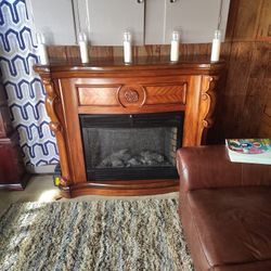 Fire Place. Mantel In Excellent Condition 