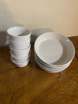 Set of small porcelain dishes