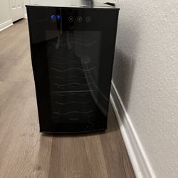 8 Bottle Mini Wine Fridge Cooler