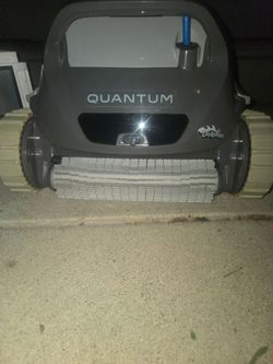 Dolphin Quantum Robotic Pool Cleaner