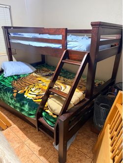 Twin over full size bed with twin trundle