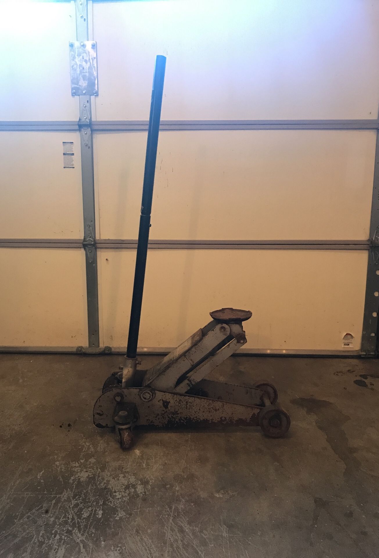 Sears 3 Ton Hydraulic Floor Jack Model 328.12291 for Sale in McHenry