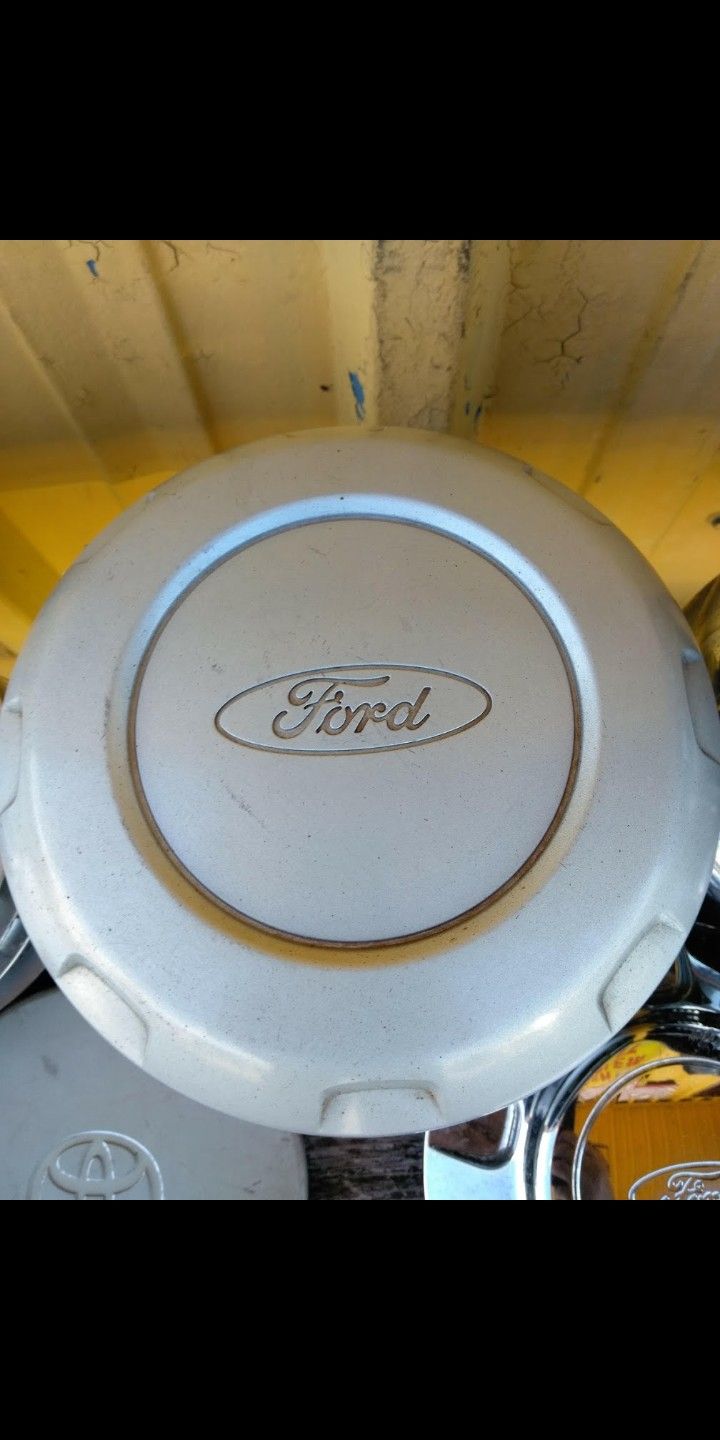 4 Ford F150 and Expedition oem factory center caps part number #4l341a096ec