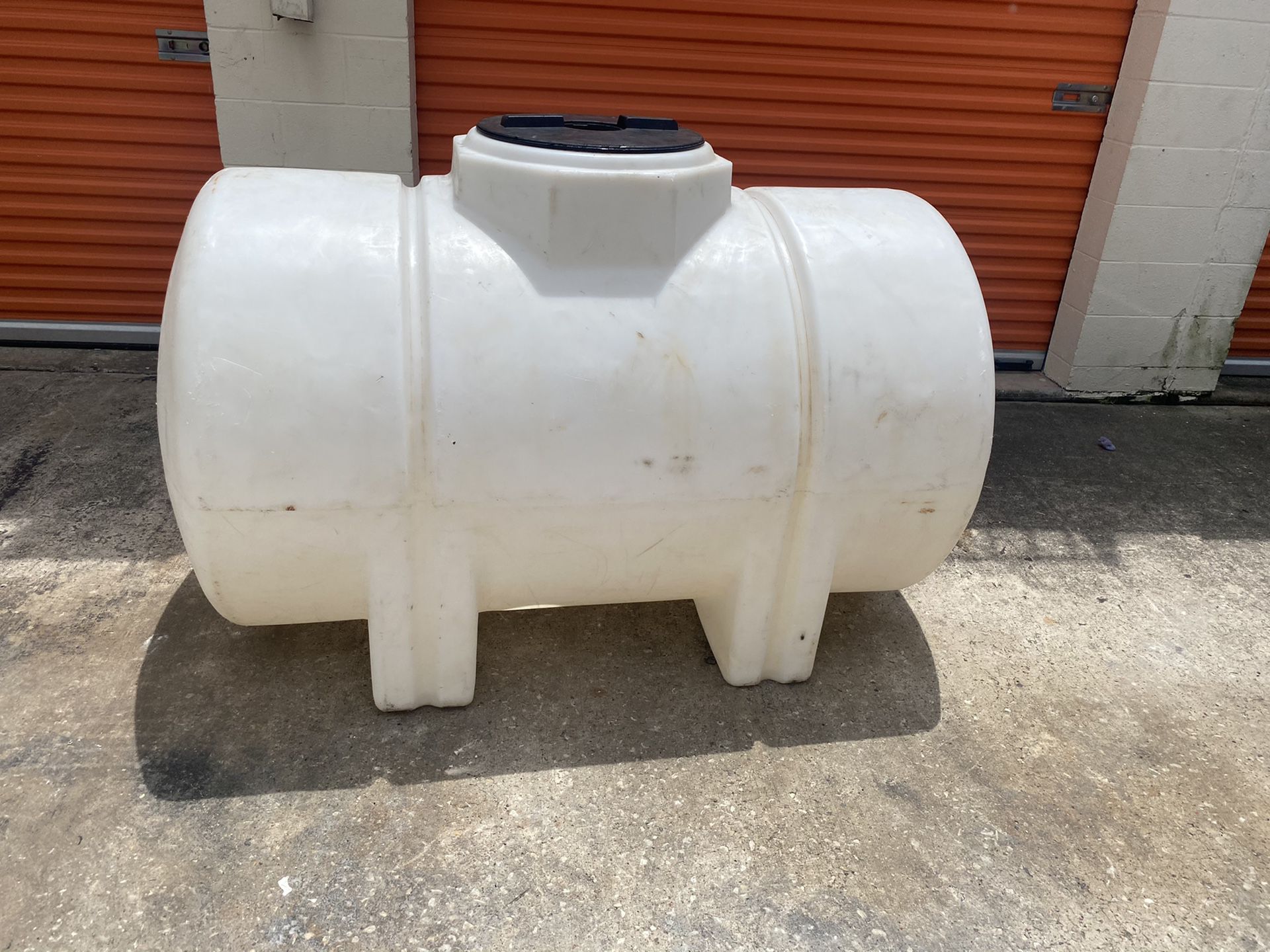 Water tank 325 gallons