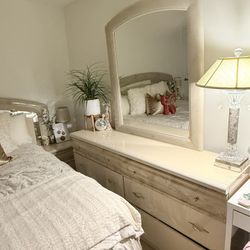 Dresser And Nightstands 