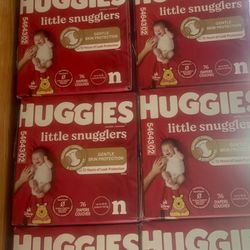 $20 x4 BRAND NEW BOXES OF NEWBORN HUGGIES LITTLE  SNUGGLERS DIAPERS  72 PER BOX - There are 304  Diapers Total 