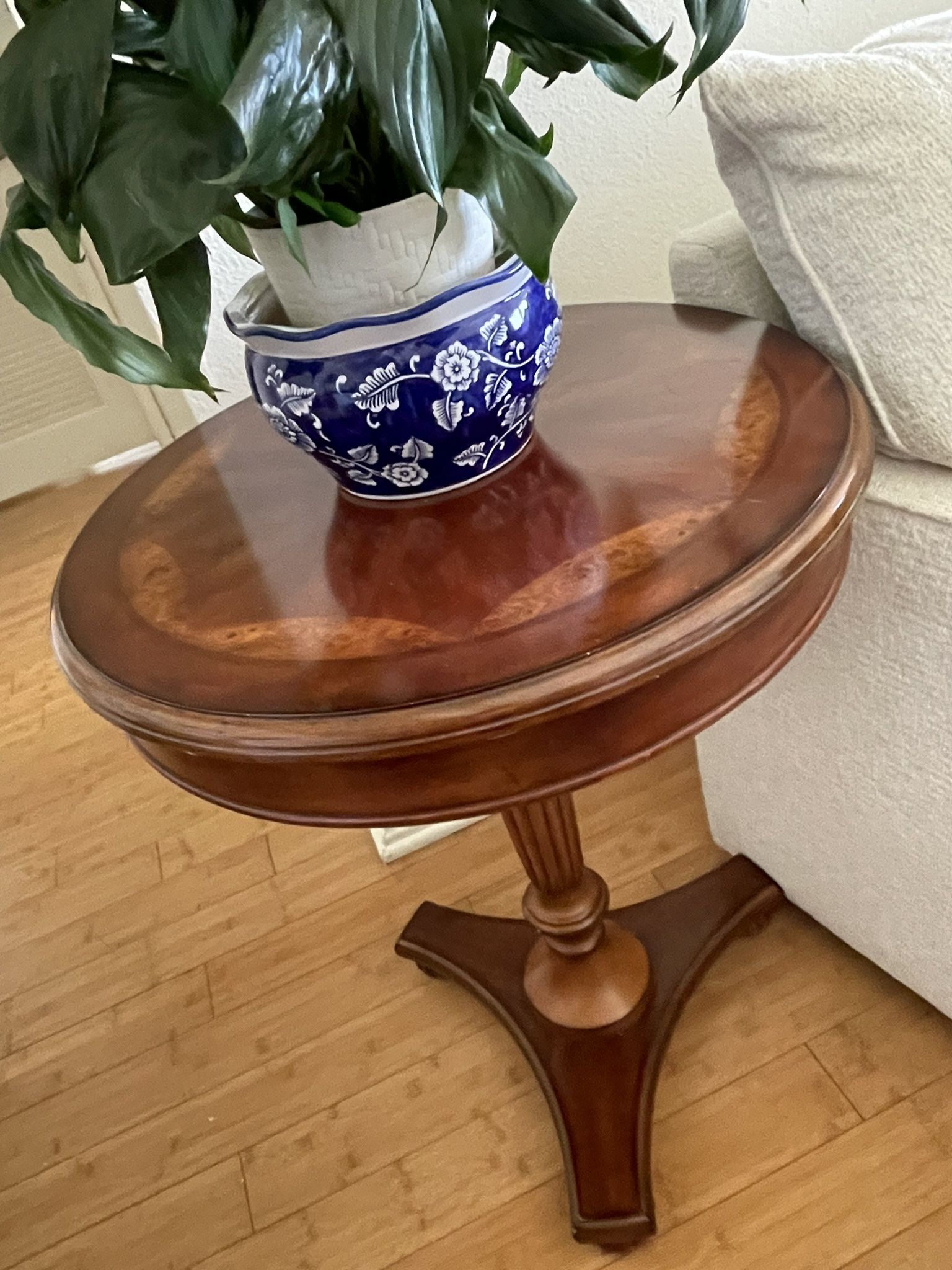 Classic Round Side Table 