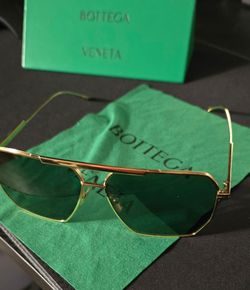 GOLD SUNGLASSES